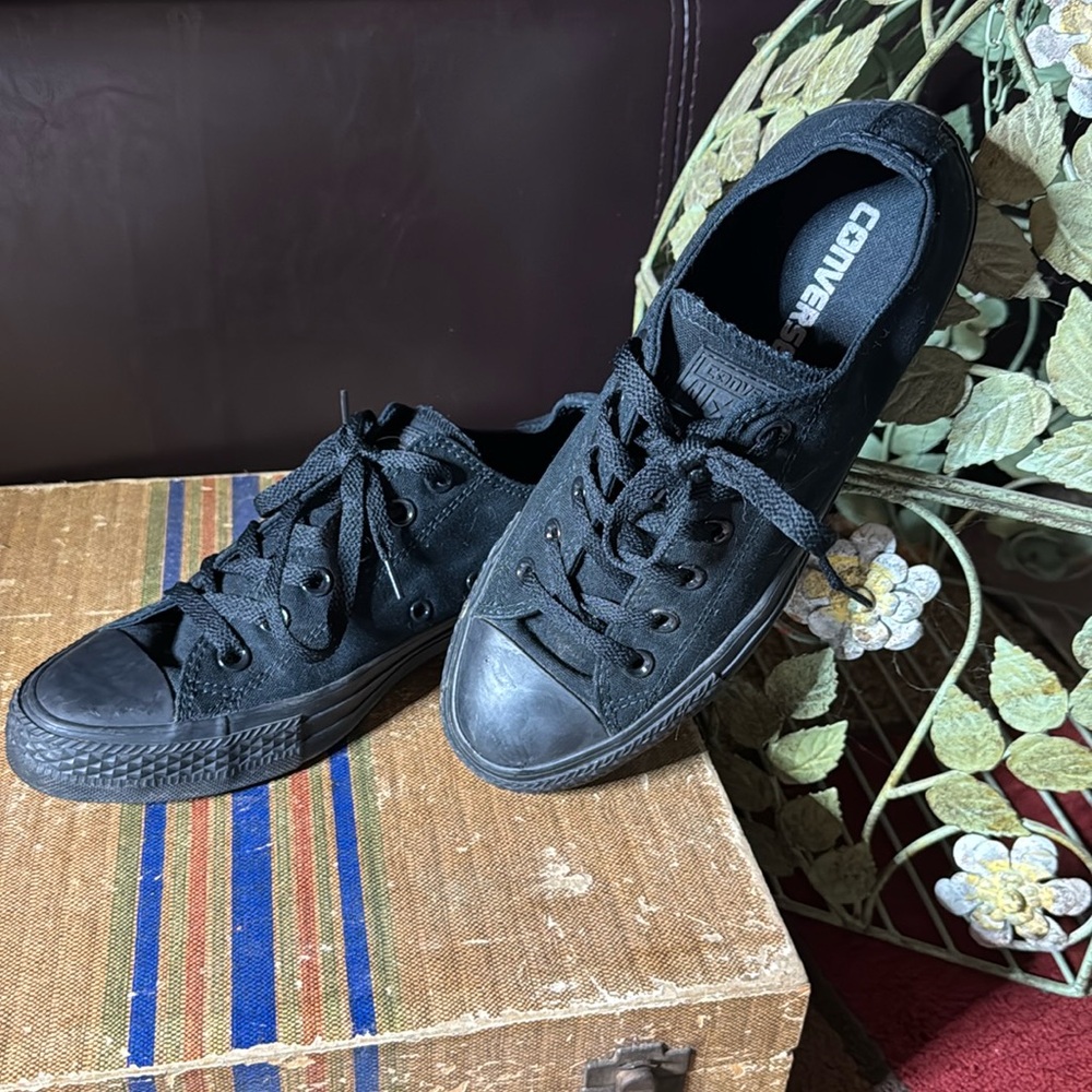 Converse All Star Black men’s 6.5 Women’s 8.5 Tennis Shoes